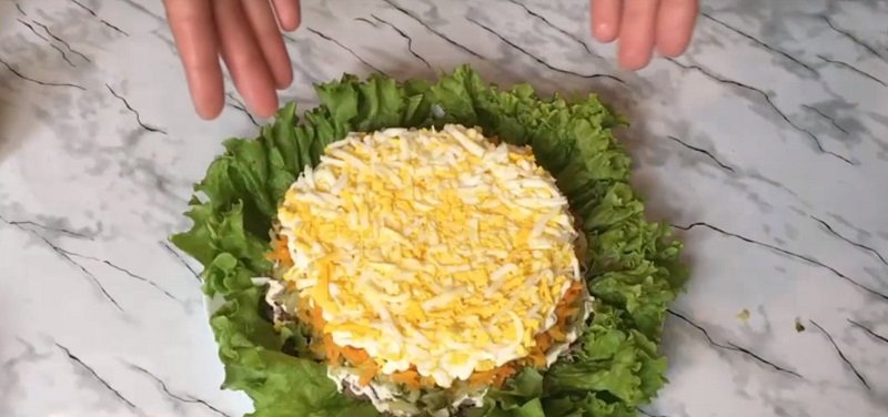 салат с яйцами