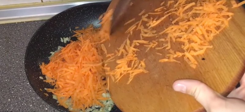 обжарить лук