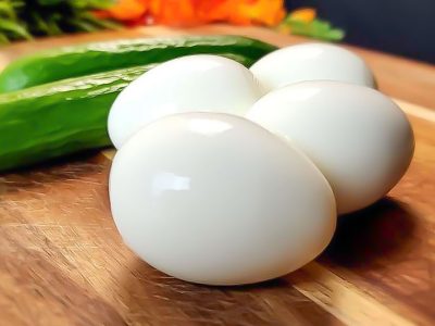 Салат «Питательный» из яиц, редьки и огурцов