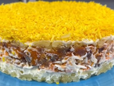 Салат «Простушка» с сельдью и картофелем