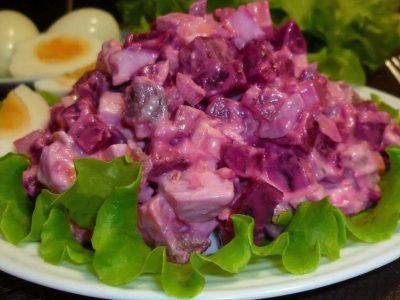 Салат «Рубиновый закат» со свеклой и сельдью