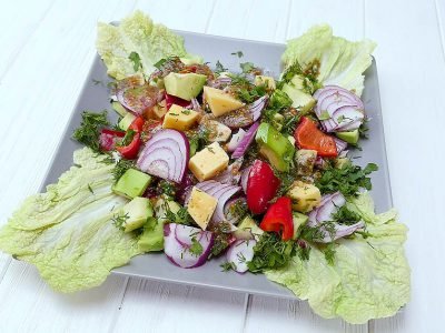 Салат с авокадо