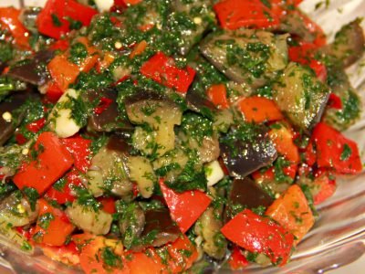 Салат с баклажанами и помидорами