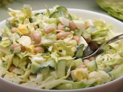 Салат с фасолью и капустой