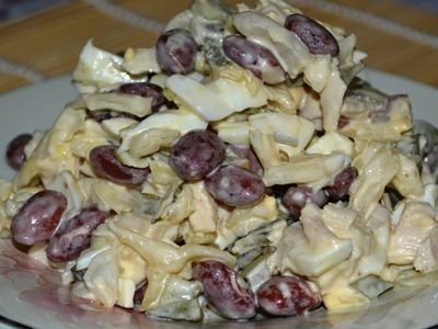 Cалат с фасолью и курицей