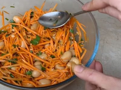 Салат по-корейски с консервированной фасолью и морковью