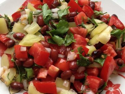 Салат с фасолью и орехами