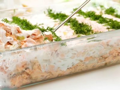 Многослойный салат из горбуши: польский рецепт
