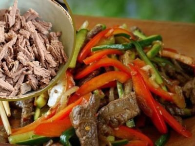 Сытный салат с говядиной и болгарским перцем