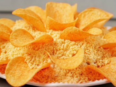 «Хризантема»: салат с грибами и копченой курицей