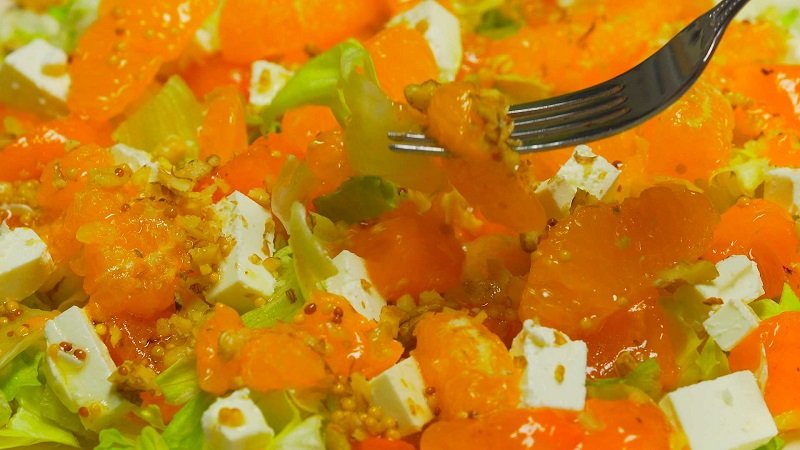 как приготовить салат с хурмой и мандаринами