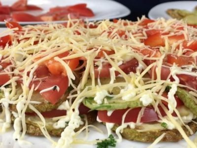 Многослойный салат с кабачками и помидорами