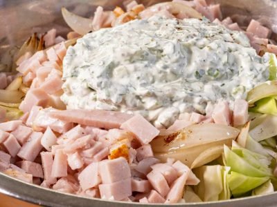 Салат с капустой и бужениной