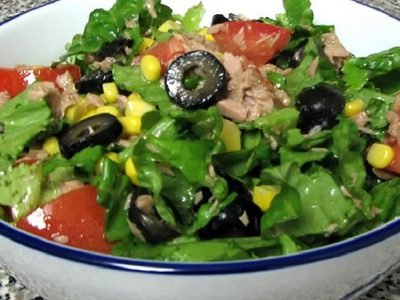 Салат с консервированным тунцом