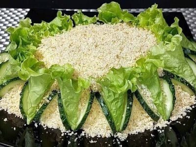 Салат с копченой курицей и черносливом