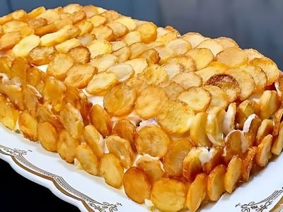 Салат с копченой курицей и картошкой