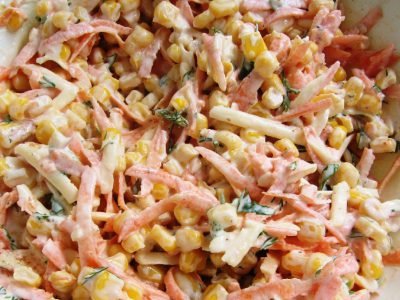 Салат с копченым сыром