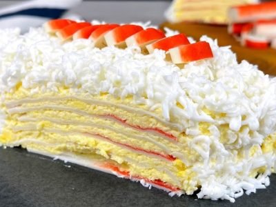 Интересный салат с крабовыми палочками и яйцом