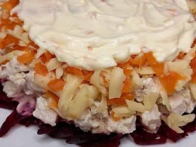 Салат с курицей и грецкими орехами