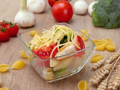 Салат с курицей и макаронами