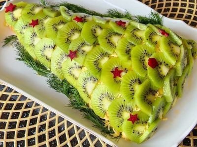 Салат с курицей и морковью «Изумрудная елка»