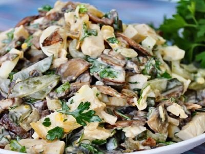 Салат «Осенний вальс» с курицей и шампиньонами