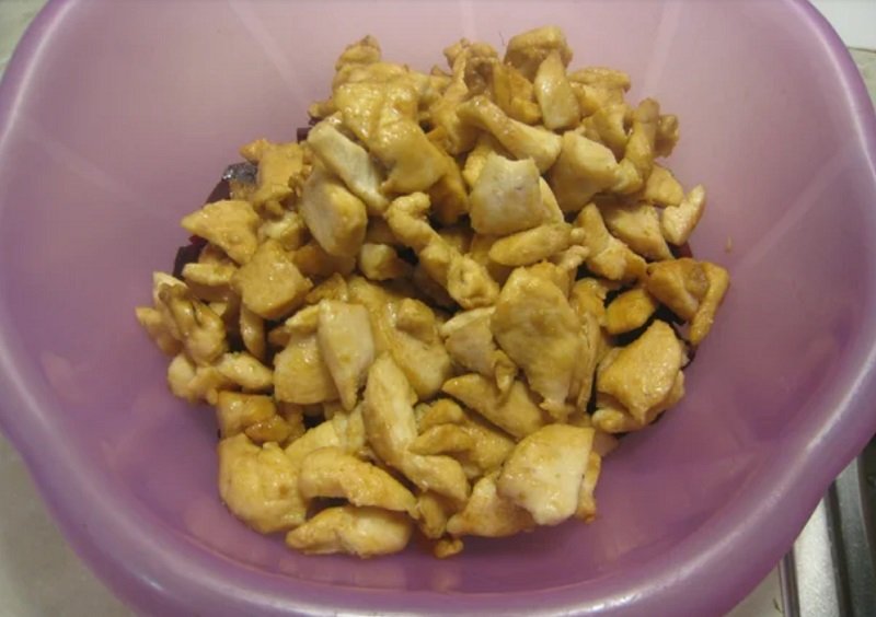 как приготовить салат с курицей и свеклой