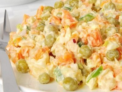 Салат с куриной грудкой и морковью