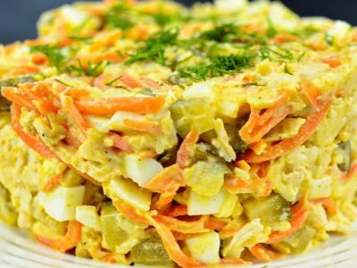 Салат с куриным филе и яйцом