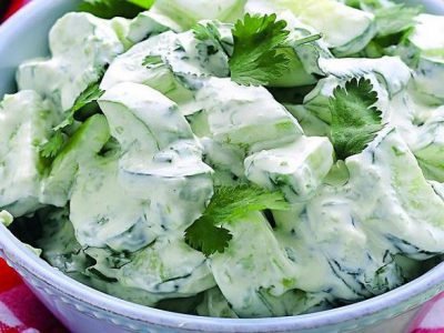 Салат с огурцами и сыром