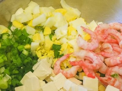 Салат с огурцом и креветками