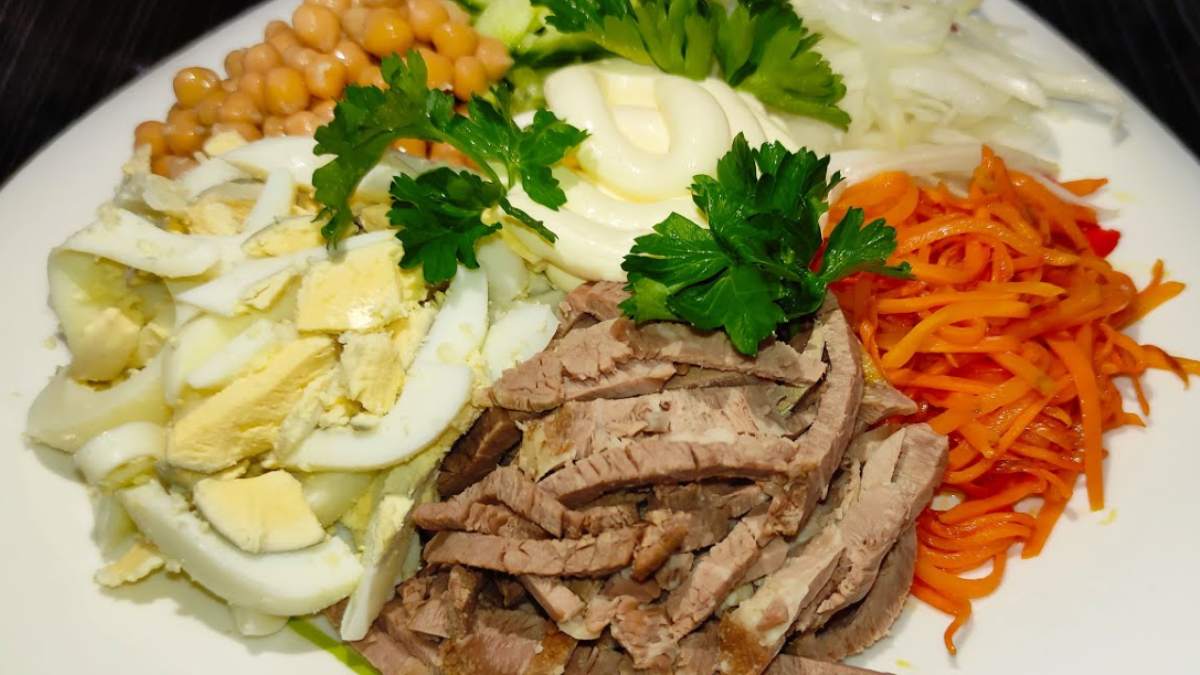 Салат с отварной говядиной и консервированным нутом - Со Вкусом