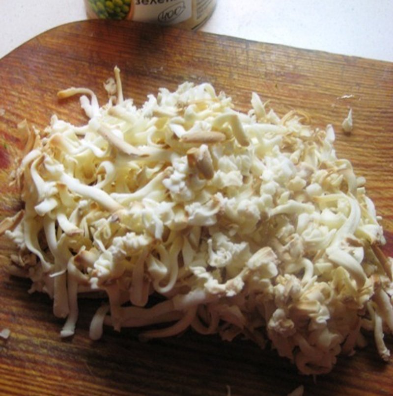 необычный многослойный салат с сельдью