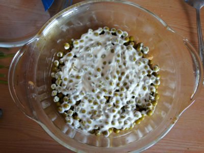 Салат с сухариками