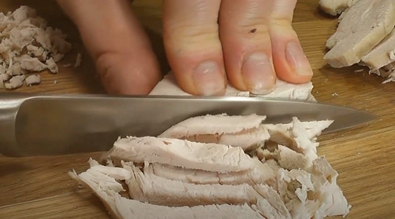 нарезка курицы на салат