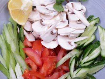 Салат с сырыми шампиньонами