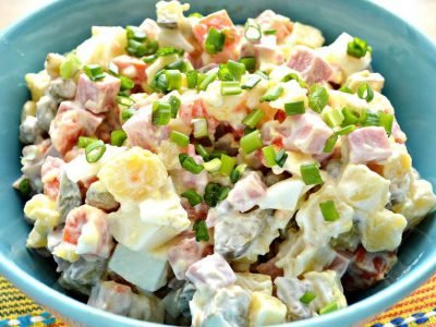 Салат с ветчиной и яйцами