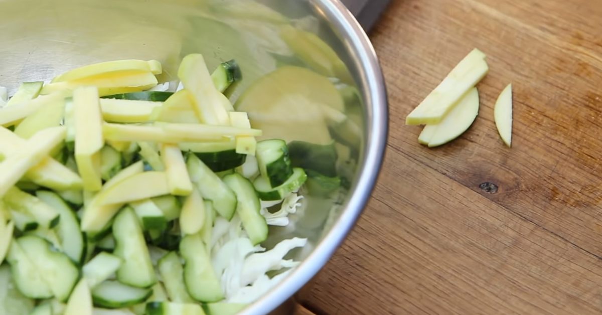 капуста с яблоком