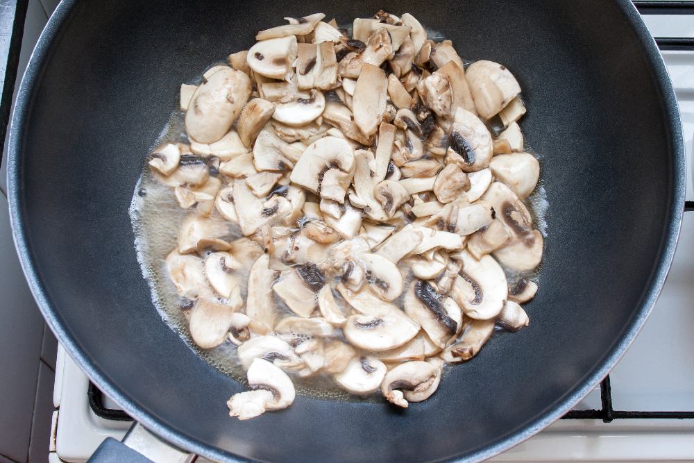 салат с жареными крабовыми палочками