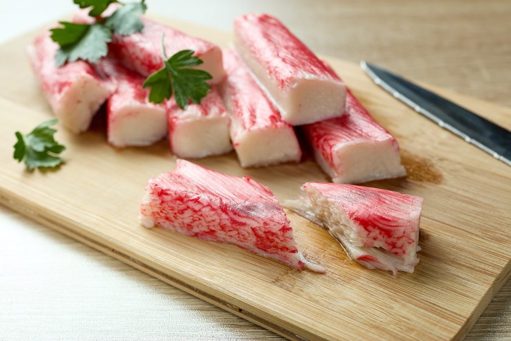 салат с жареными крабовыми палочками