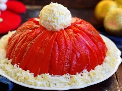 Салат «Шапочка Деда Мороза»: оригинальный рецепт