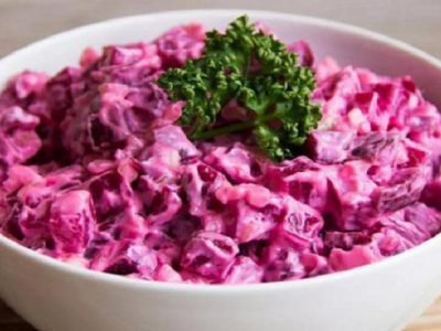 Салат со свеклой и курицей