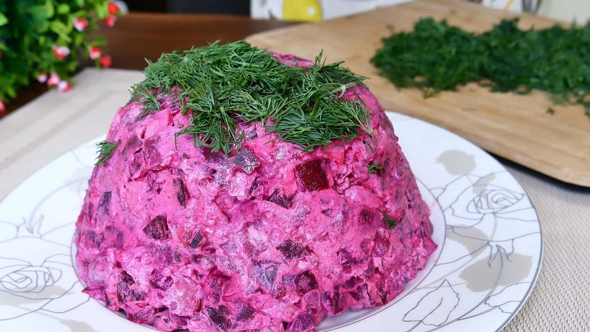 украшение салата укропом