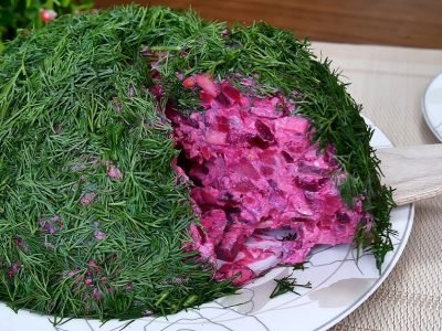 Салат со свеклой и селедкой вместо «Шубы»