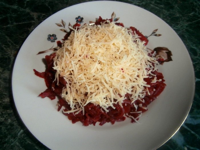 Салат со свеклой и сыром