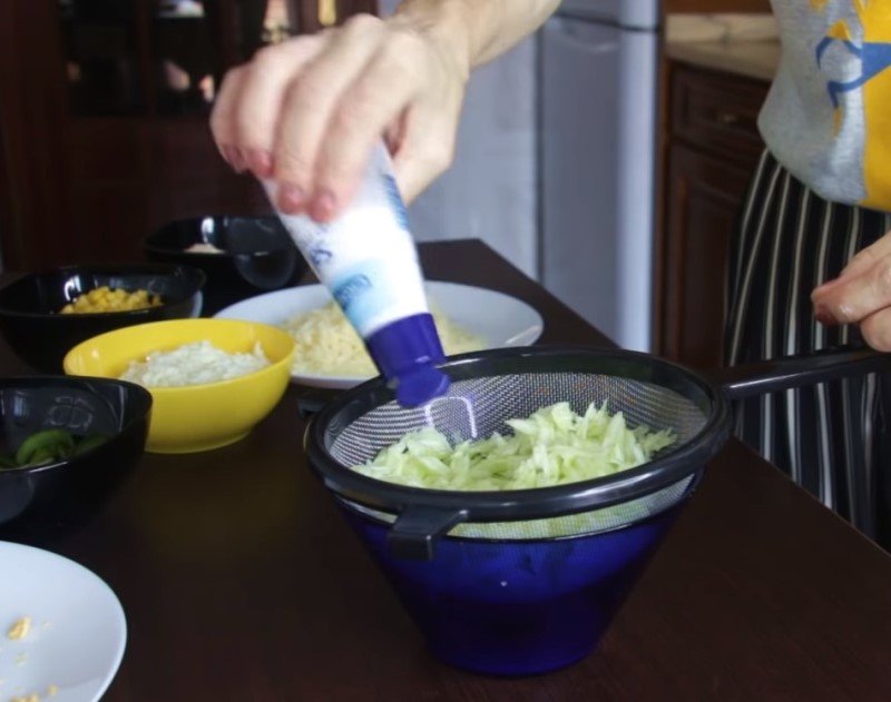 салат с крабовыми палочками