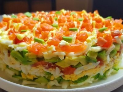 Салат «Женская слабость» с красной рыбой
