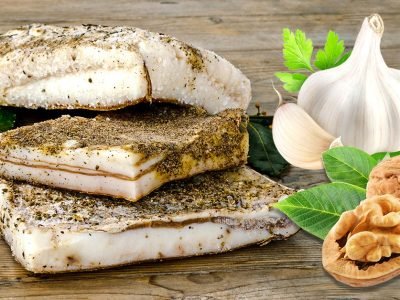 Пряное сало со специями и орехами в домашних условиях