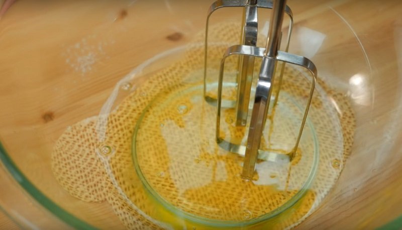 взбивание белков в пену