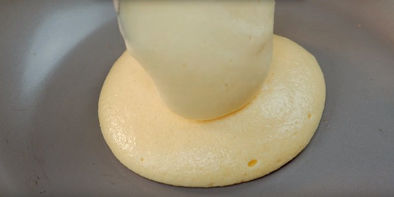 панкейки обжаривают на сковороде